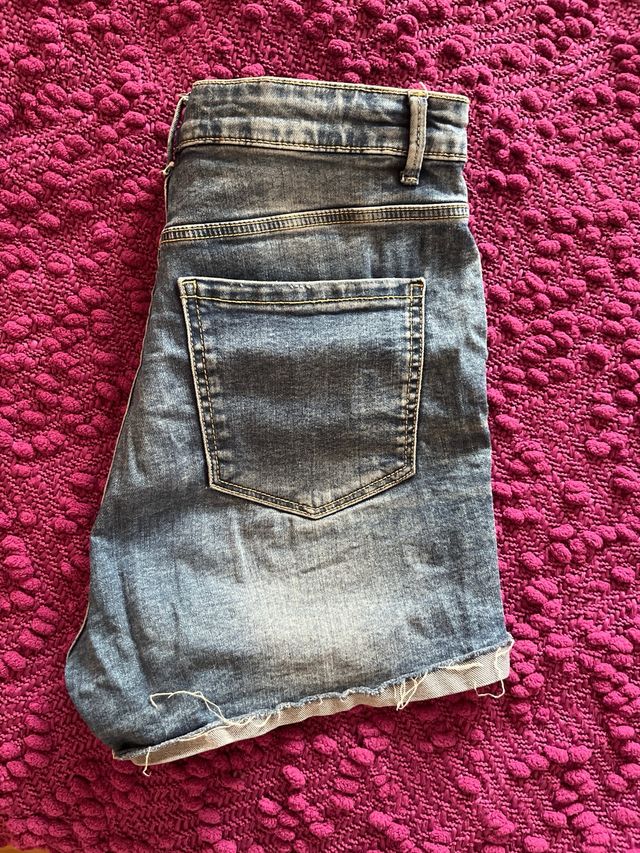 Vaqueros cortos con botones