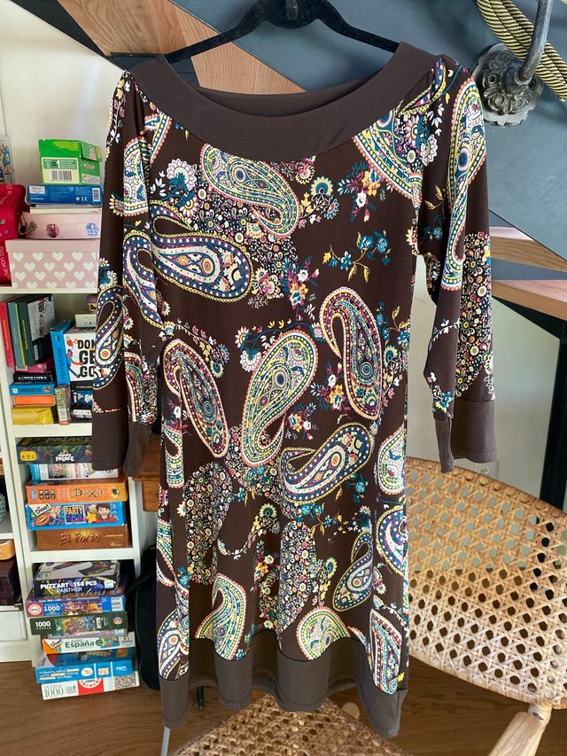 Vestido marrón estampado paisley