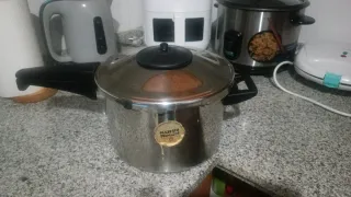 Olla a presión Kuhn Rikon ,, cafétera y asador