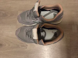 Zapatillas New Balance grises y verdes