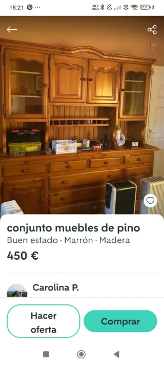 Mobili in pino con vetrine complete 
