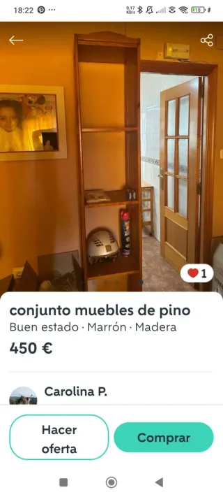 Mobili in pino con vetrine complete 
