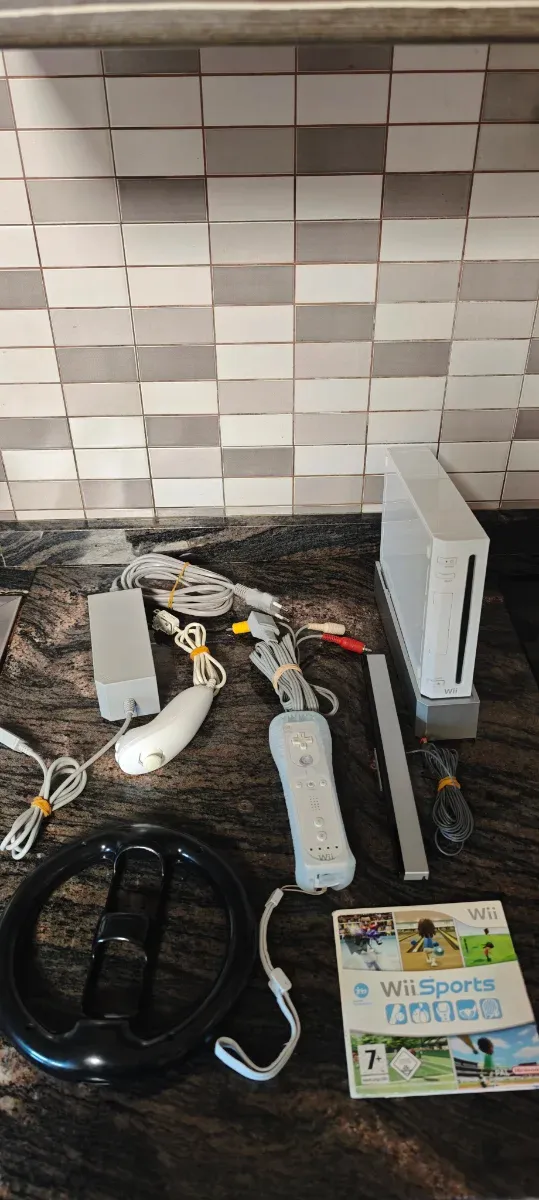 Nintendo Wii + Wii Sports