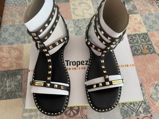 Sandalias Romanas Les Tropéziennes Negras y Dorada