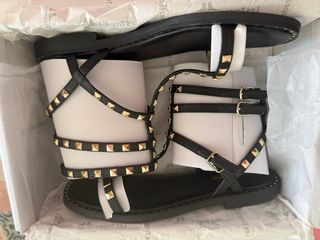 Sandalias Romanas Les Tropéziennes Negras y Dorada