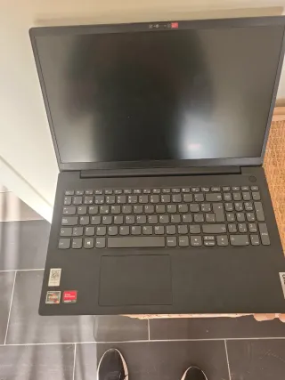 Laptop Lenovo V15 G2 nero - NON FUNZIONANTE