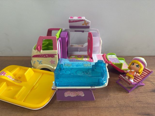 Casa rodante y accesorios de juguete