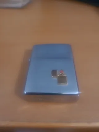Accendini Zippo, entrambi del 1991