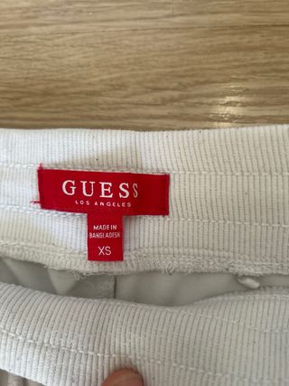 Pantalones Guess Blancos con Raya Lateral