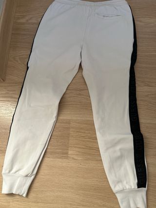 Pantalones Guess Blancos con Raya Lateral