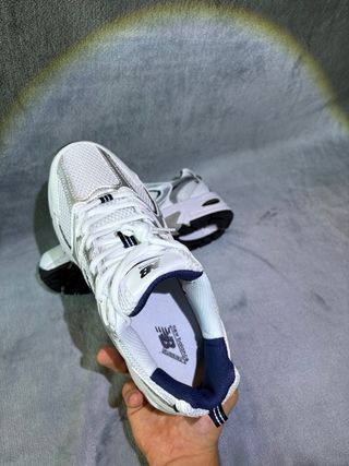 New Balance 530 Plata y Blanco