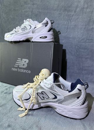 New Balance 530 Plata y Blanco