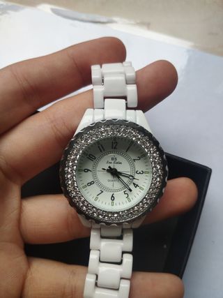 Reloj blanco