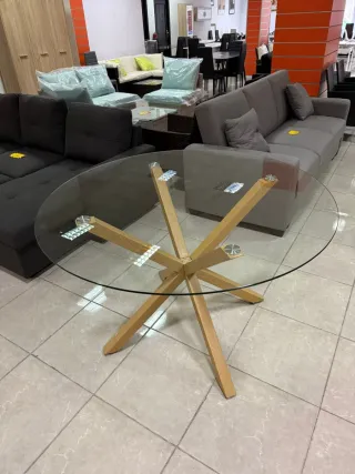Mesa de cristal y madera redonda