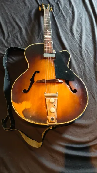 Guitarra Vintage año 1956 
Vega (Pre-Martin)