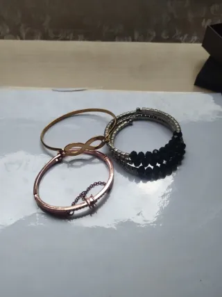 Lote 3 Brazaletes: Dorado, Infinito,Negro