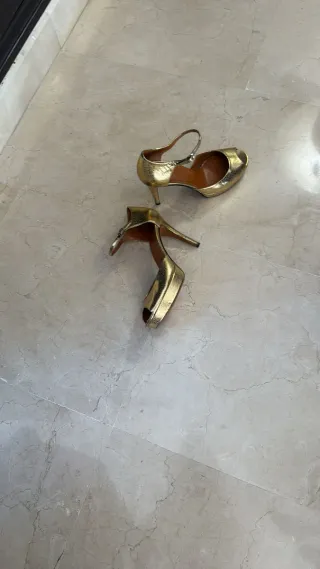 Zapatos de tacón Gucci dorados T. 39.5