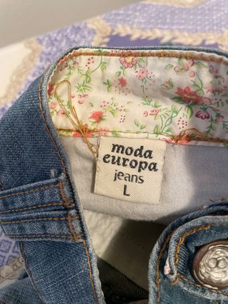 Falda vaquera desgastada