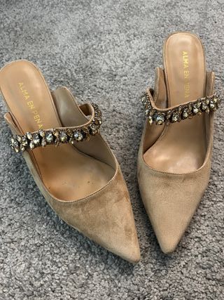 Zapatos Alma en Pena Beige con pedrería 