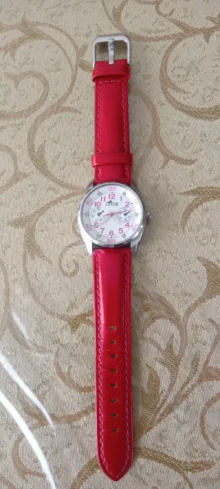 Reloj Lotus Mujer Correa Roja y Detalles Rosas