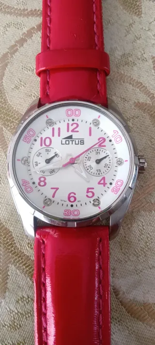 Reloj Lotus Mujer Correa Roja y Detalles Rosas