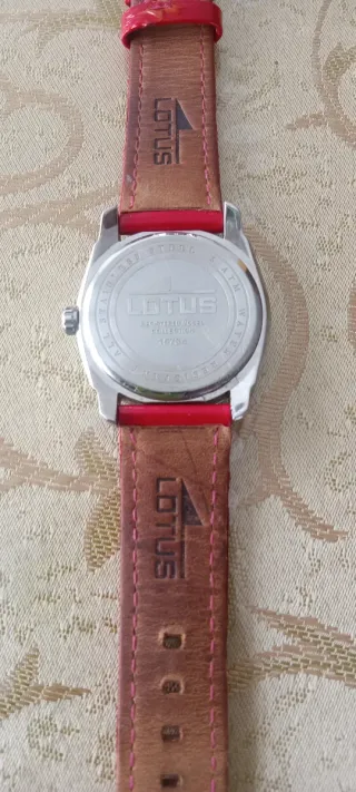 Reloj Lotus Mujer Correa Roja y Detalles Rosas