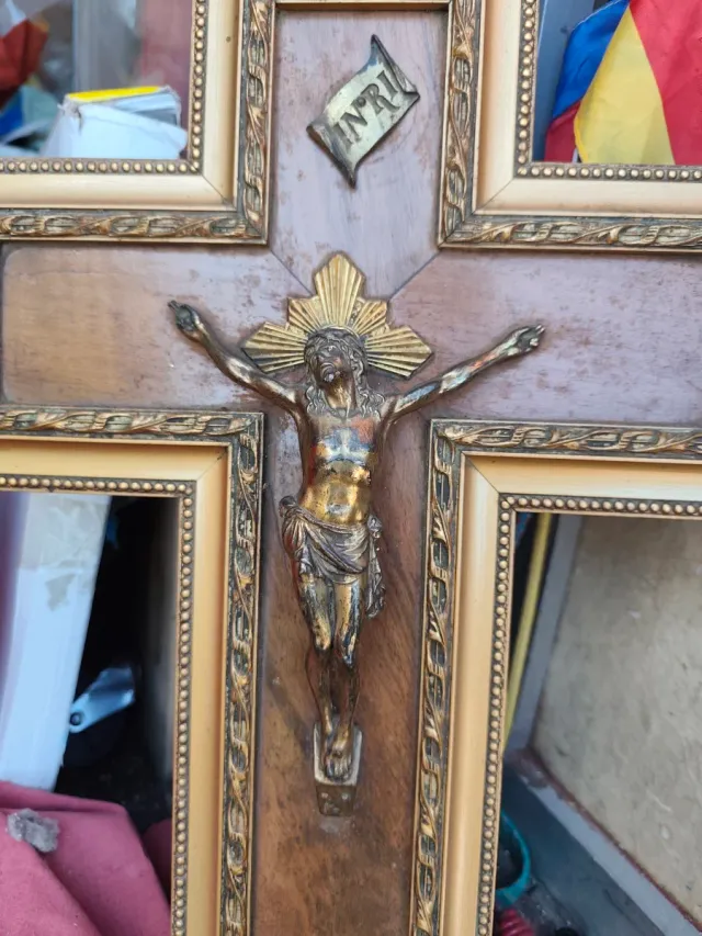 Cristo antiguo con INRI