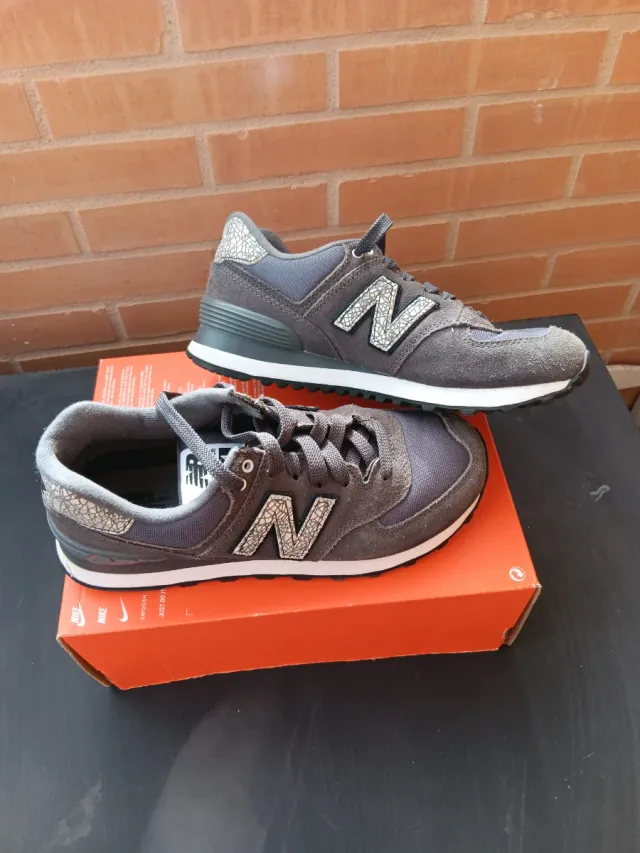 Zapatillas New Balance Gris y Plateado