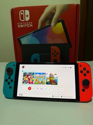 Nintendo Switch OLED + Mario Kart 8 Deluxe