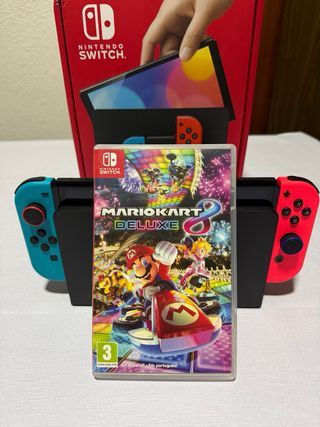 Nintendo Switch OLED + Mario Kart 8 Deluxe
