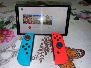 Nintendo Switch OLED + Mario Kart 8 Deluxe