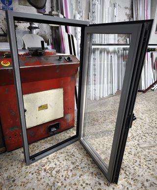 4 Ventanas abatibles RPT de Aluminio 65 x 123cm