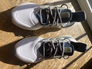 Adidas Ultraboost 22 Azul y Blanco