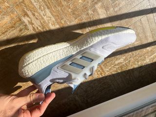 Adidas Ultraboost 22 Azul y Blanco