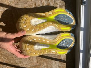 Adidas Ultraboost 22 Azul y Blanco