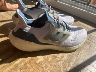 Adidas Ultraboost 22 Azul y Blanco