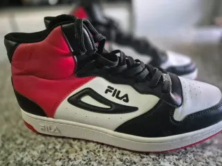 Zapatillas Fila Rojas y Blancas