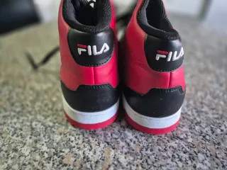 Zapatillas Fila Rojas y Blancas