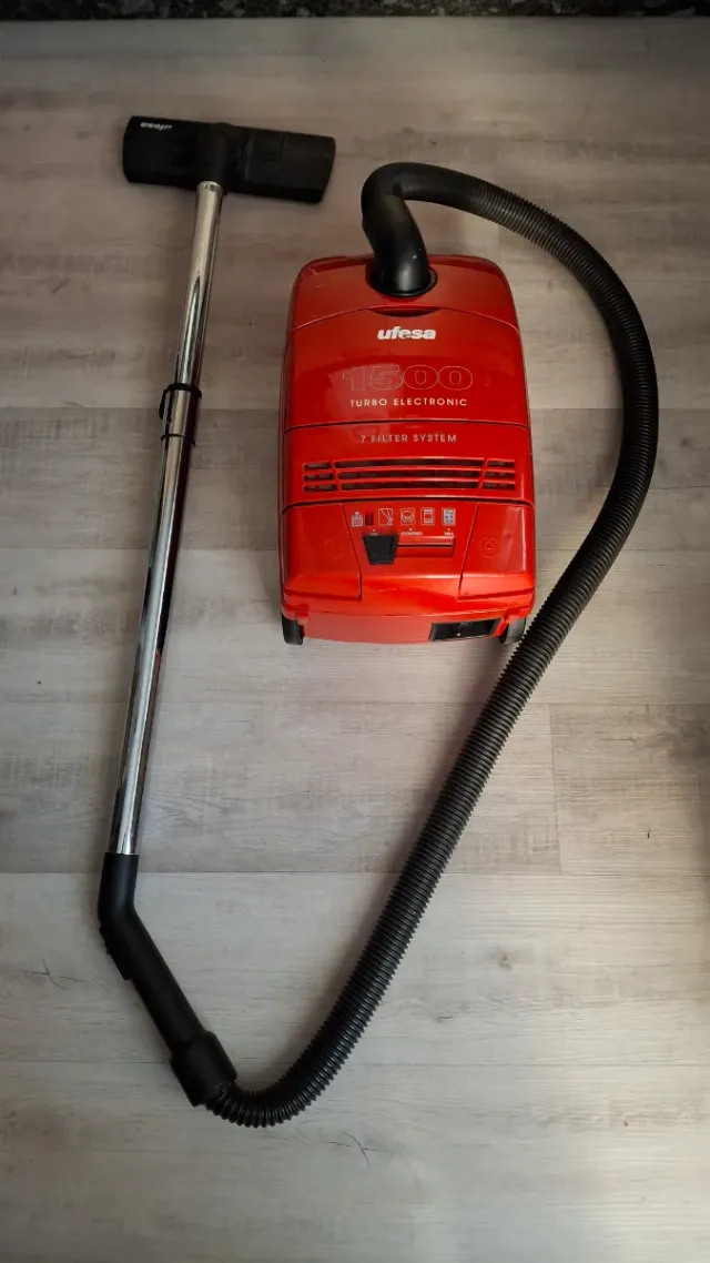 Aspirador Ufesa 1500W Turbo Electronic