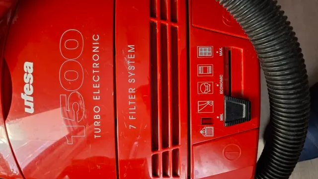 Aspirador Ufesa 1500W Turbo Electronic
