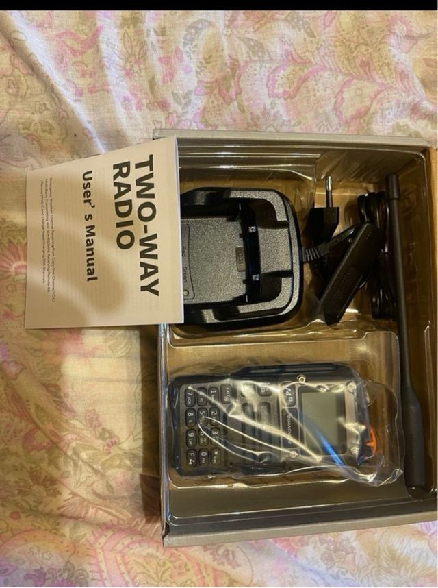 Radio Walkie Talkie Quansheng multifrecuencia.