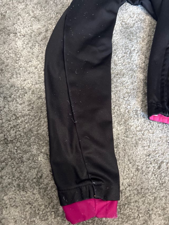 Chaqueta ciclismo Sportful negra y rosa