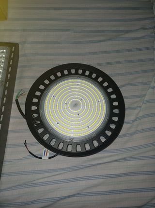 2 Focos LED Redondos Philips y 1 alargado samsung