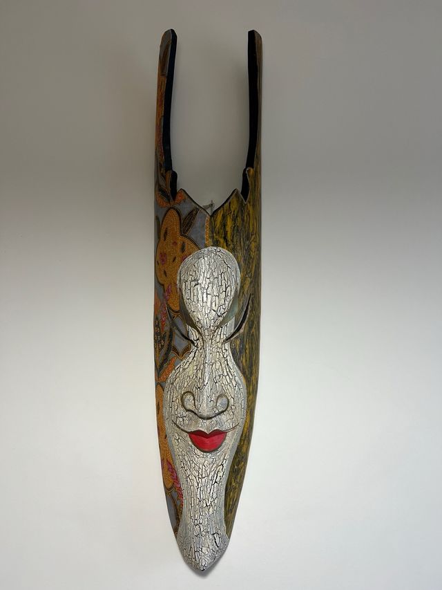 Máscara de pared de madera multicolor