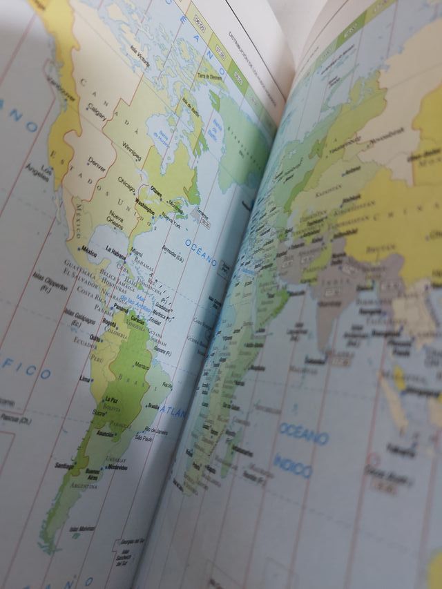 Atlas Larousse de los Países del Mundo