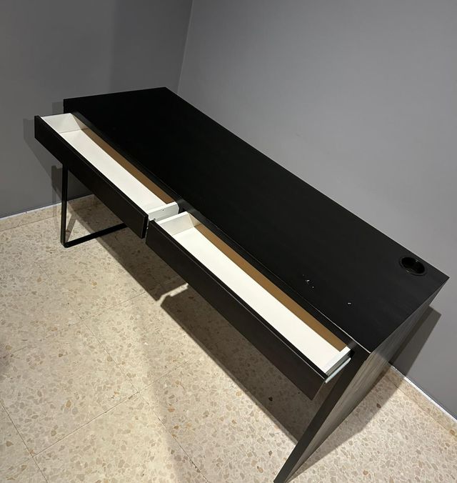 Escritorio moderno color wengue