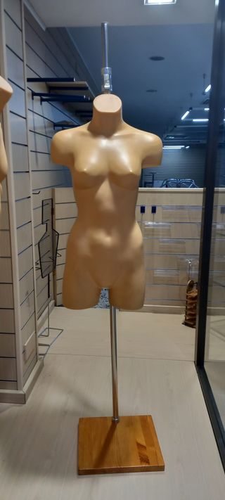 Maniquí torso mujer con pie