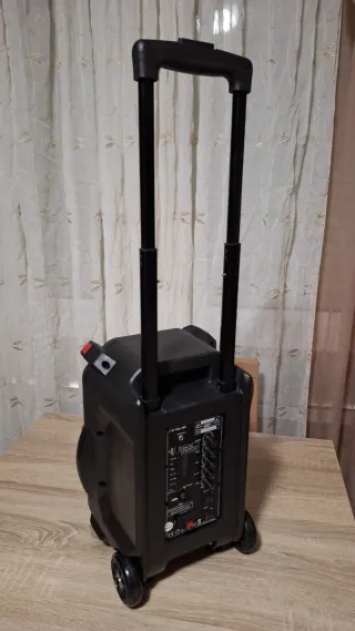 Altavoz Bluetooth Portátil con Luces Asa y Ruedas!