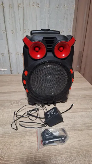 Altavoz Bluetooth Portátil con Luces Asa y Ruedas!