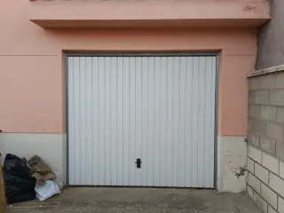 Puerta de garaje blanca 2.30